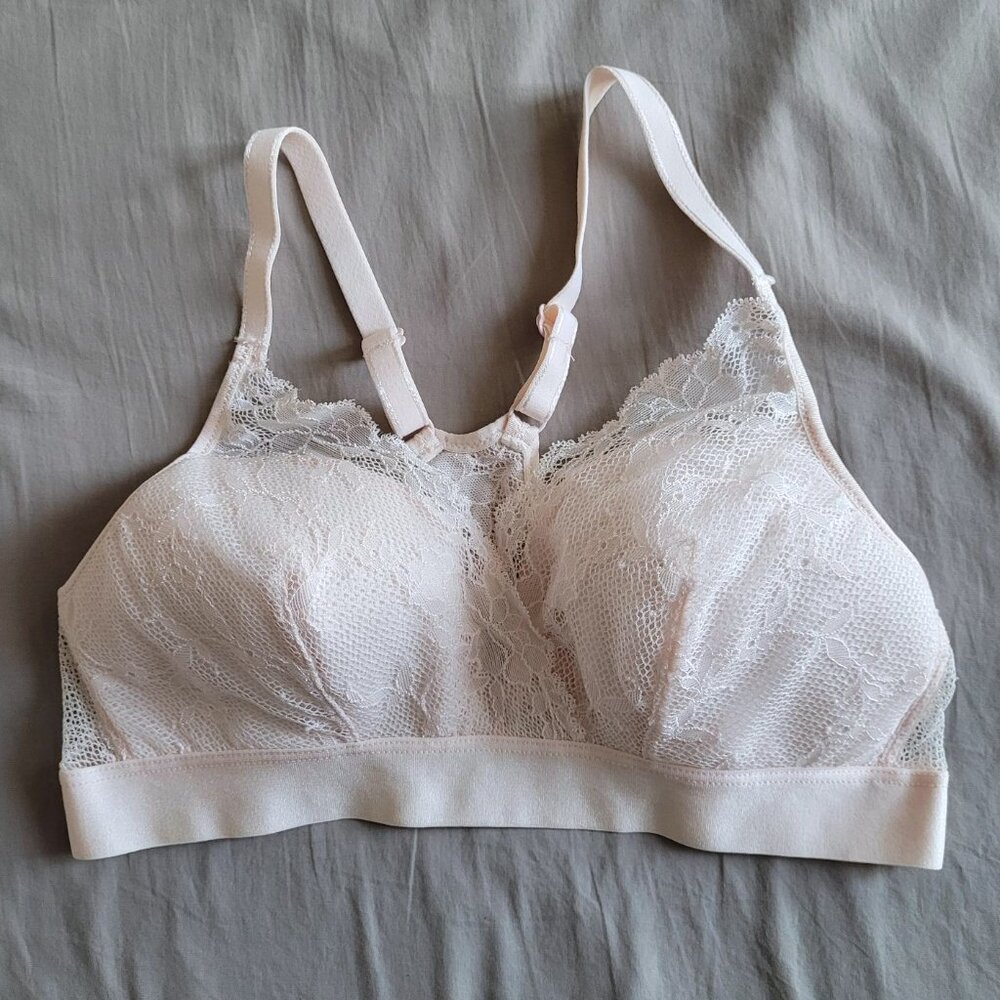 Chantelle Everyday Lace Racerback Wireless Bralette in Light Pink - Picture 4 of 7